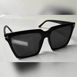 Nordstrom Rack Womens Square Sunglasses Black & Gold Trim UV400 Stylish Fashion